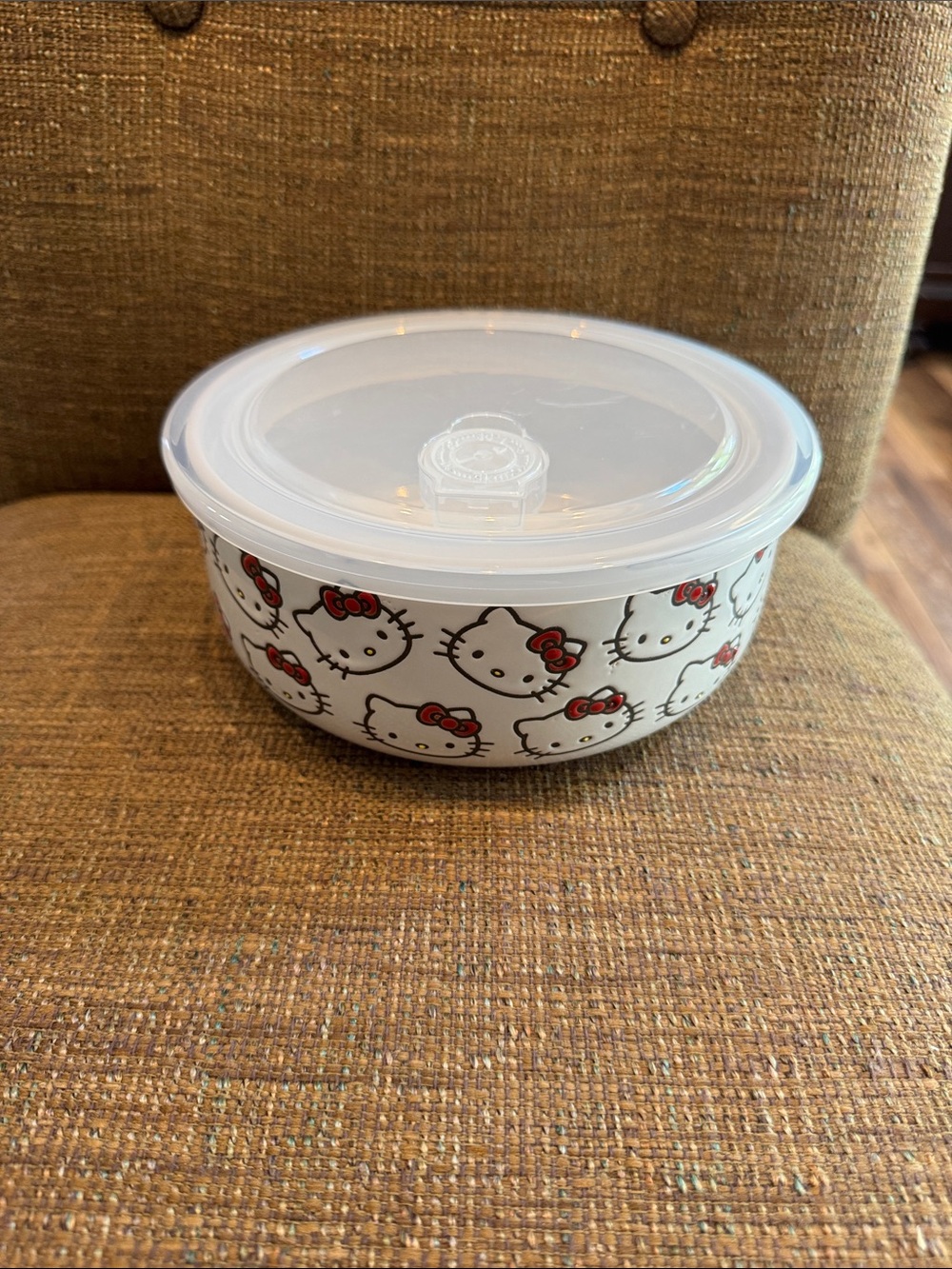 Hello kitty ceramic storage bowl with lid NWOT